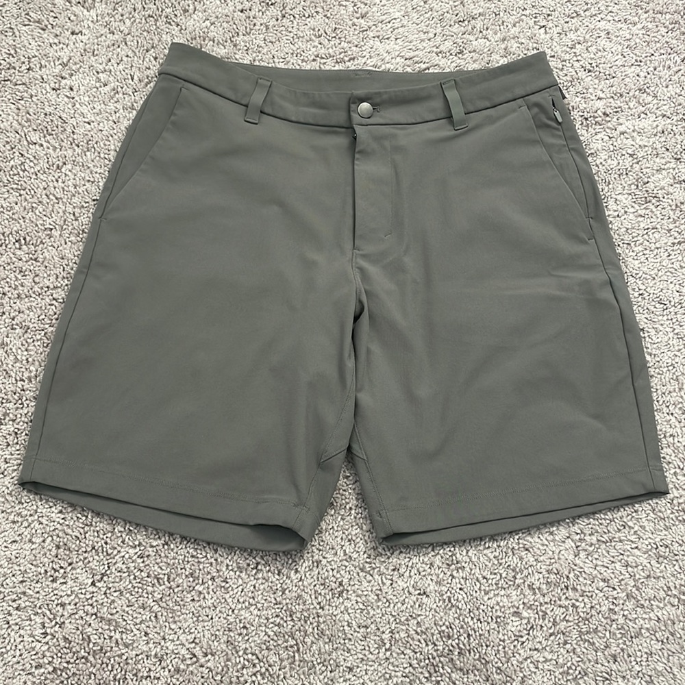 Mens Lululemon Commission Classic Fit 9” Warpstreme Olive Shorts